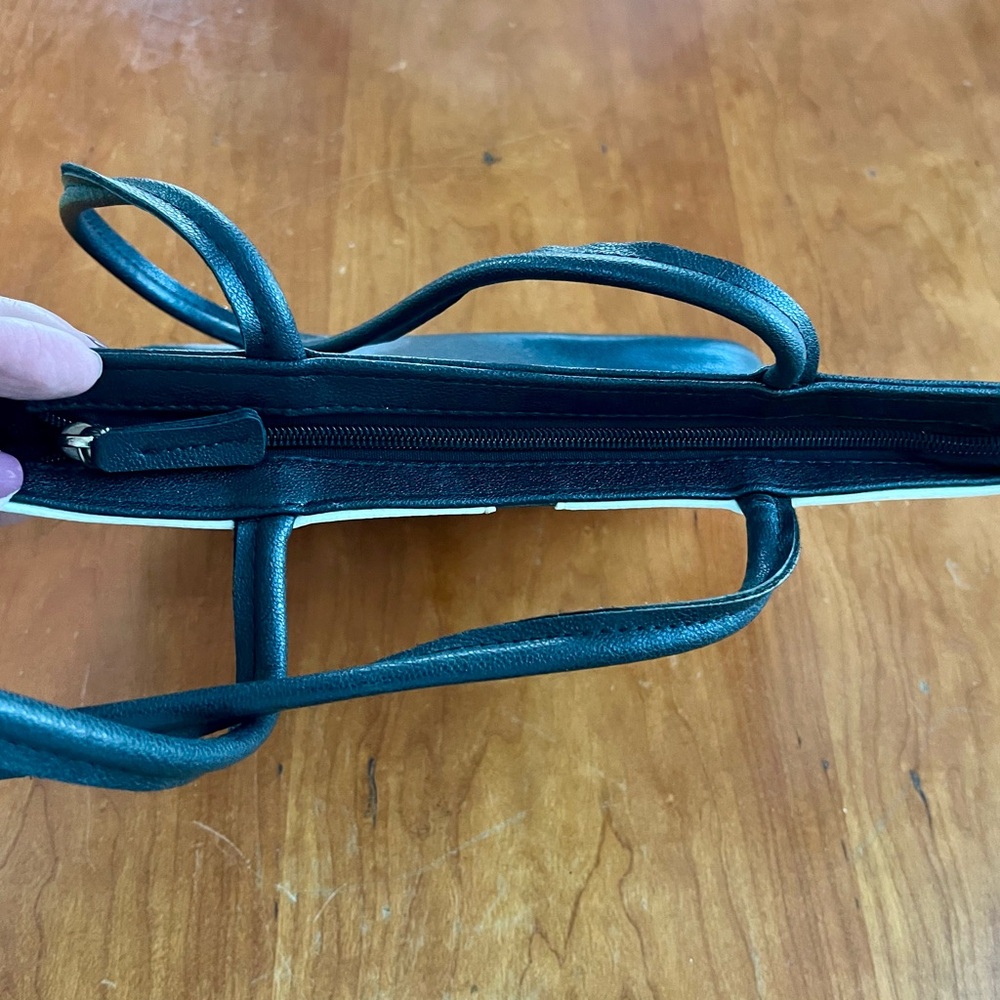 Vintage 1980’s Black and White Pebbled Leather Cross-Accent Checker Shoulder Bag - Picture 8 of 14